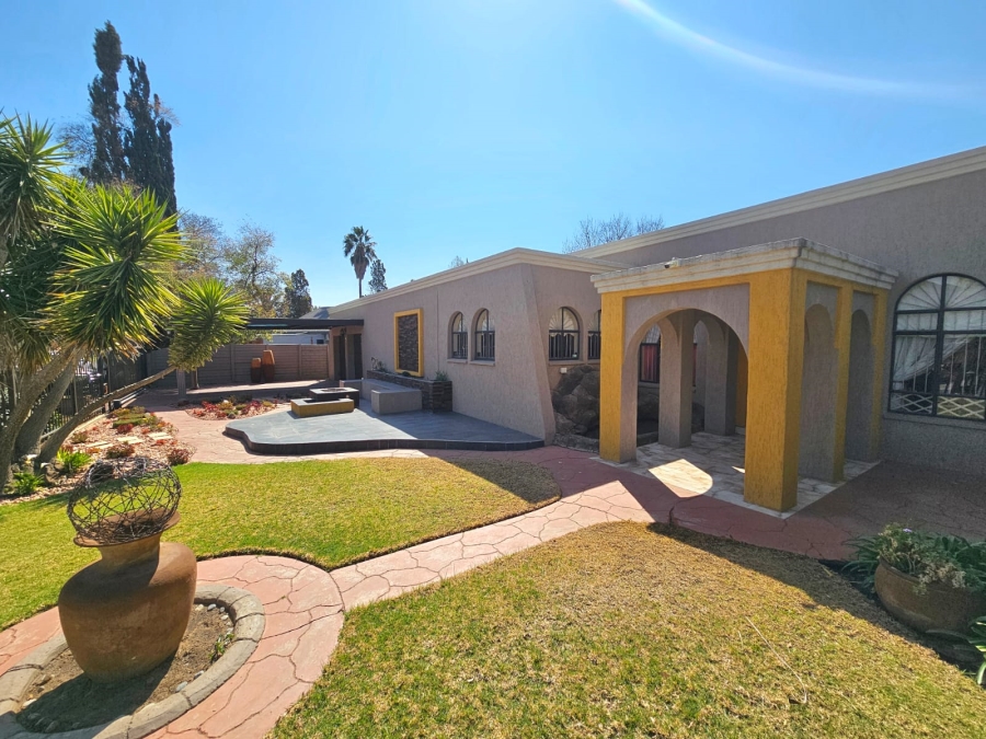 4 Bedroom Property for Sale in Jim Fouchepark Free State